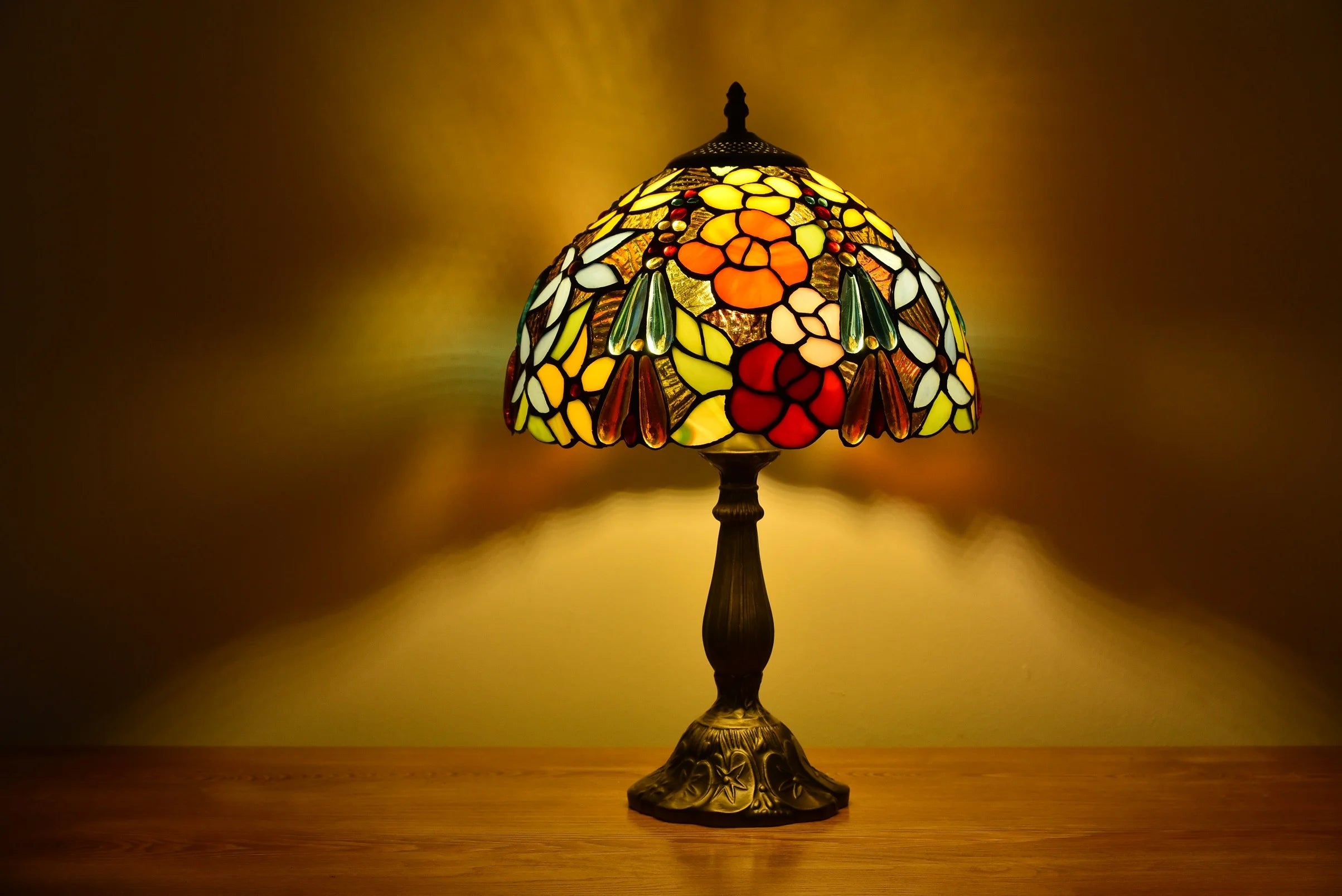 Tiffany Style Table Lamp Rose Bedside Desk LED Lamp Shades Bedroom Stained-Glass 18.1'' H Multi-Color